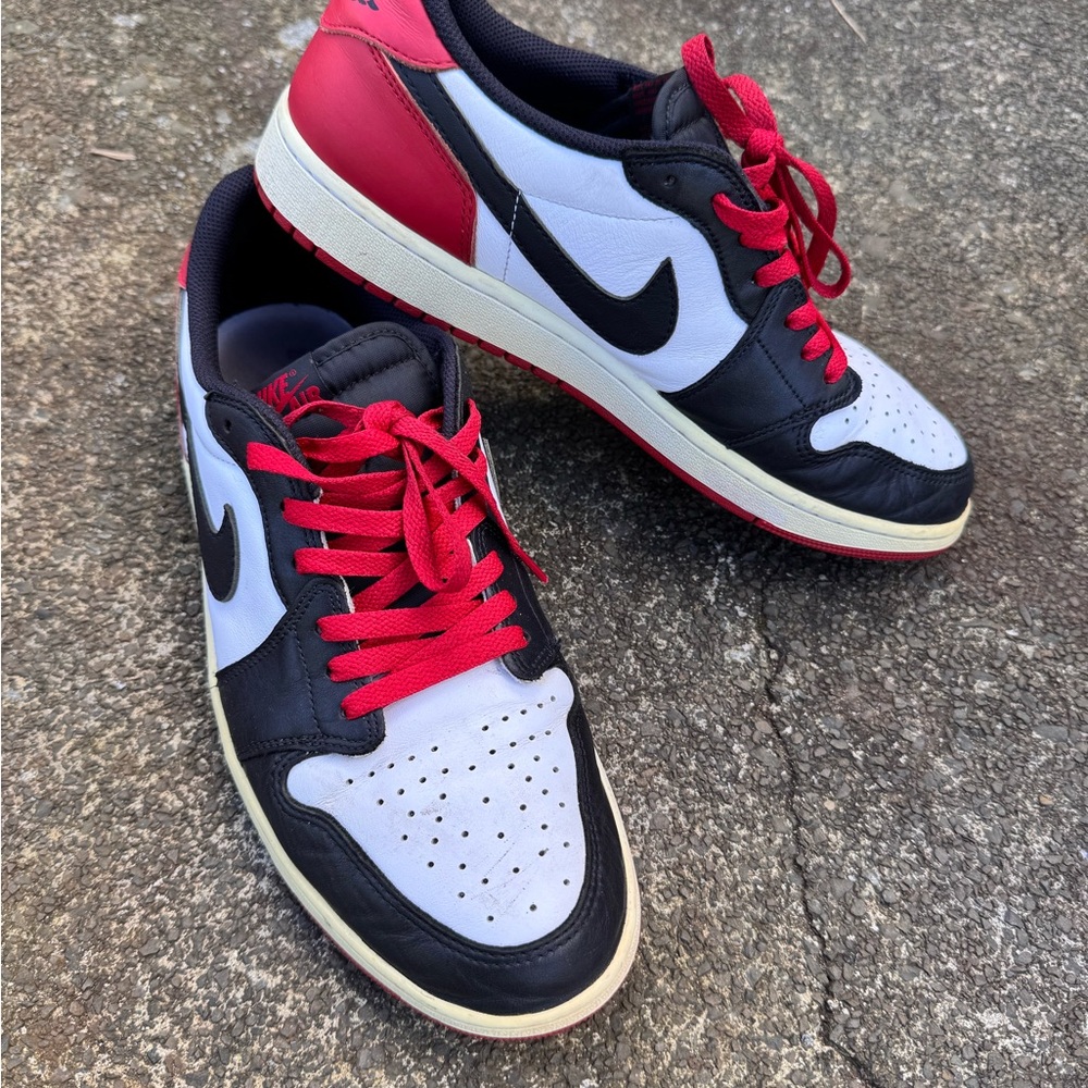 Nike Men's Black, White, and Red Sneakers